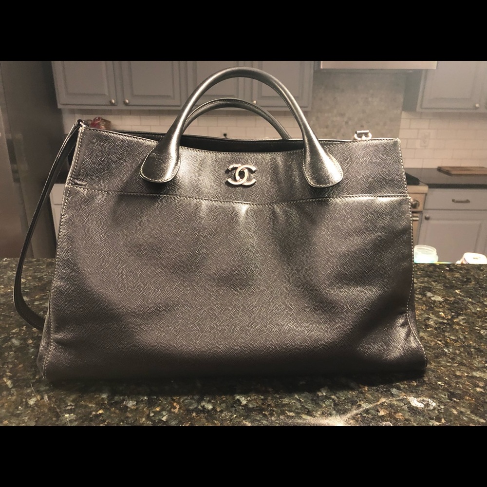 Black caviar Chanel Executive Cerf Shopping Tote